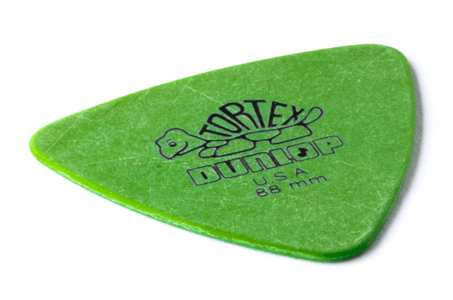 JIM DUNLOPのTORTEX TRIANGLE 0.88mmは、優れた耐久性と適度な柔軟性を誇る、操作性抜群なトライアングル型ピックです。